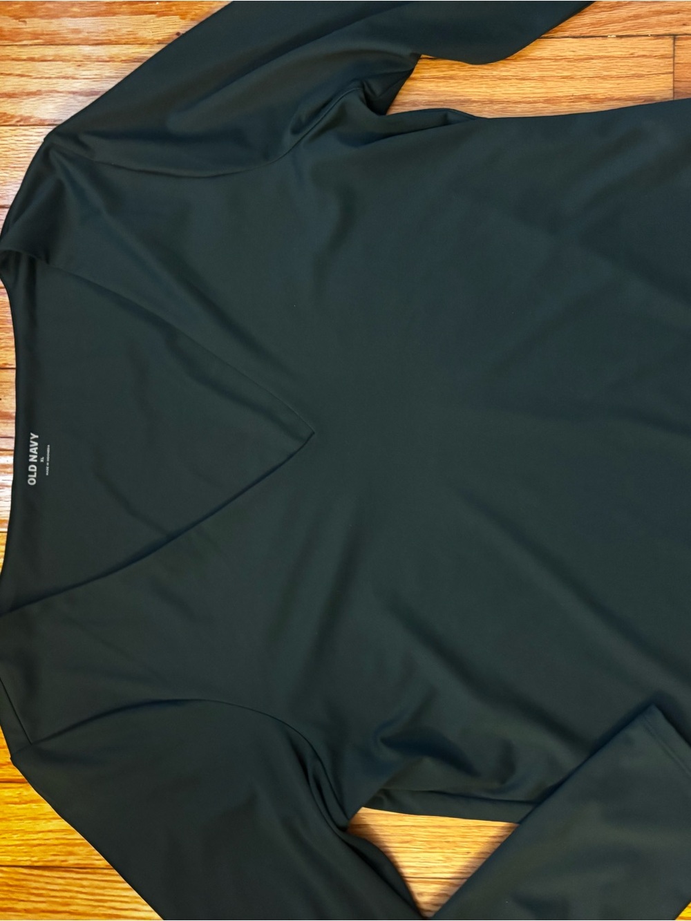 Old Navy Black Long Sleeve V-Neck Women's Tee